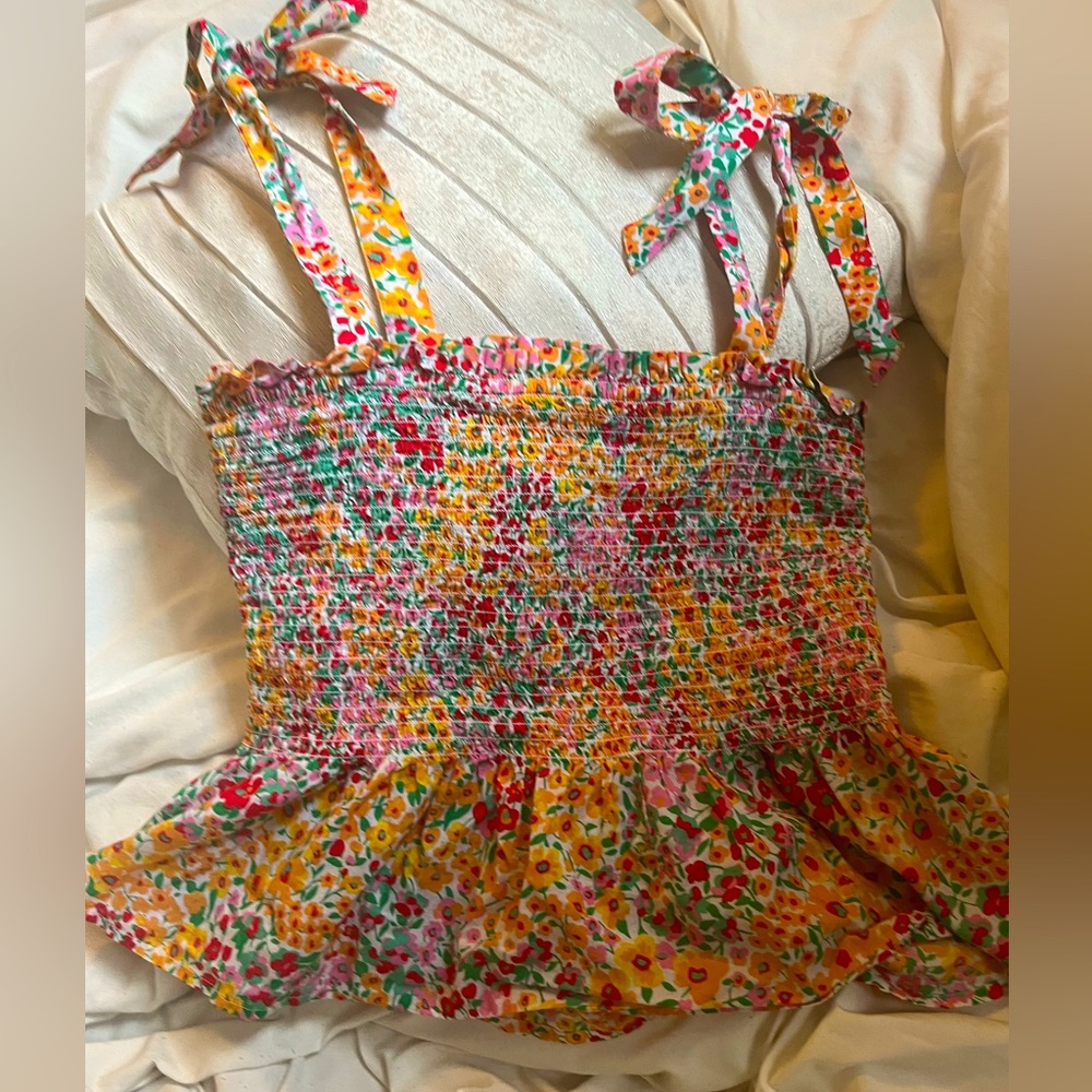 J- crew top size M perfect for summer time !!
